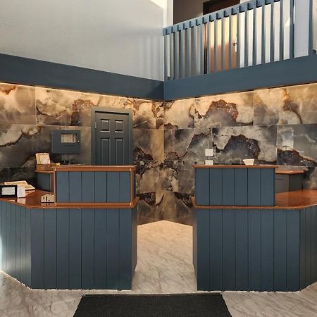 The Oasis Hotel & Bar Sheboygan Falls 外观 照片