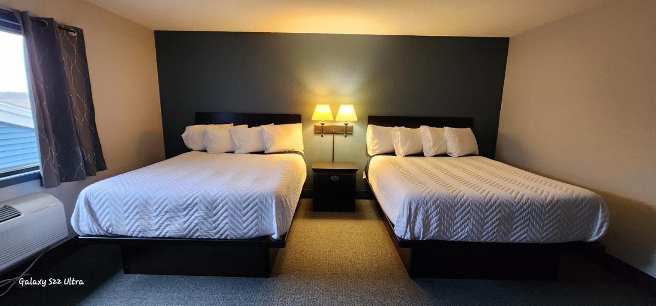 The Oasis Hotel & Bar Sheboygan Falls 外观 照片