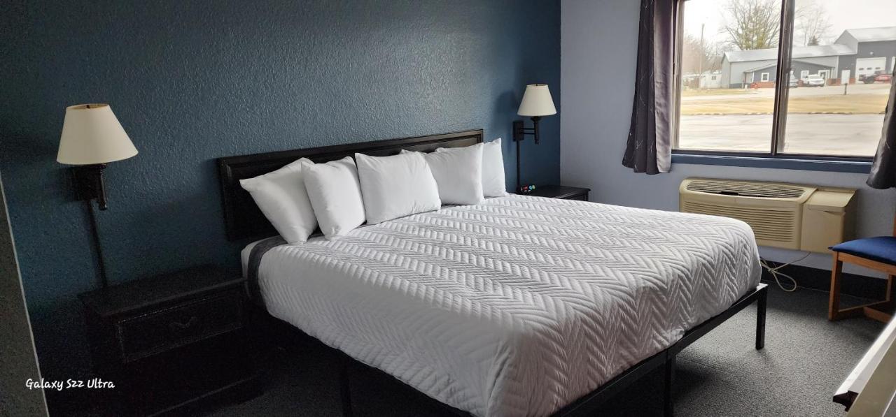 The Oasis Hotel & Bar Sheboygan Falls 外观 照片