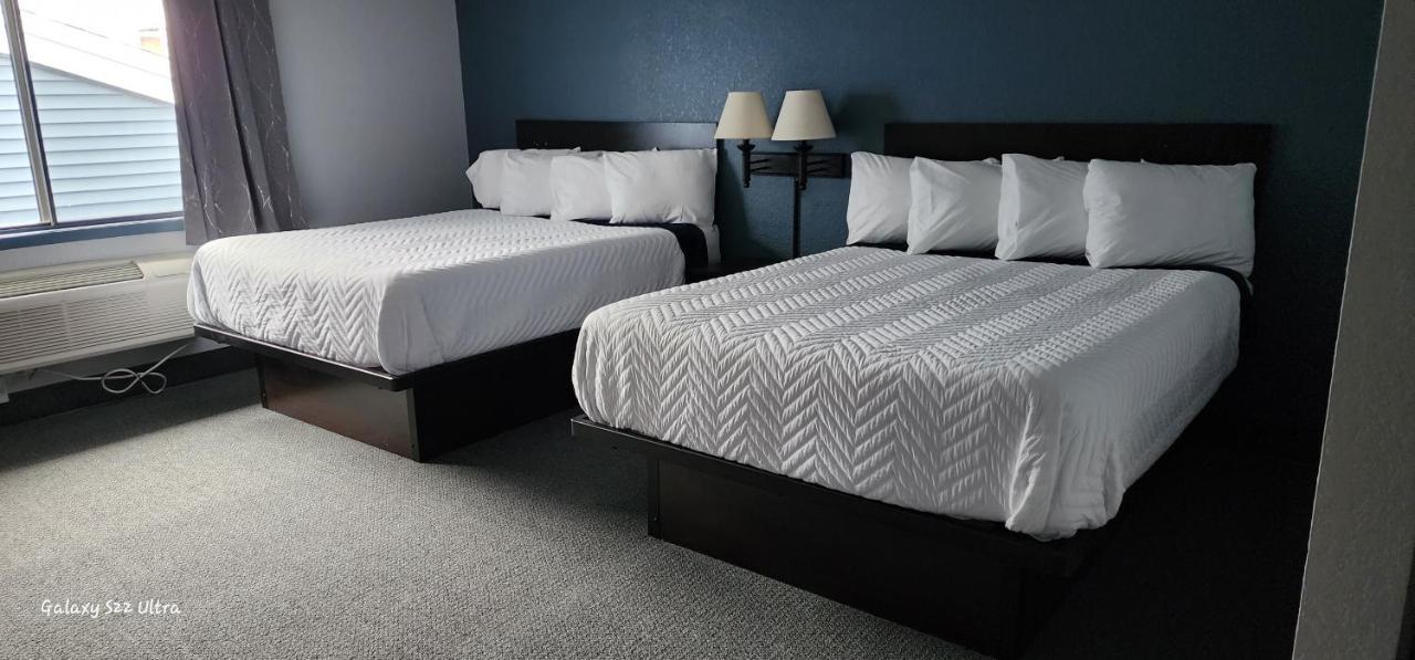 The Oasis Hotel & Bar Sheboygan Falls 外观 照片